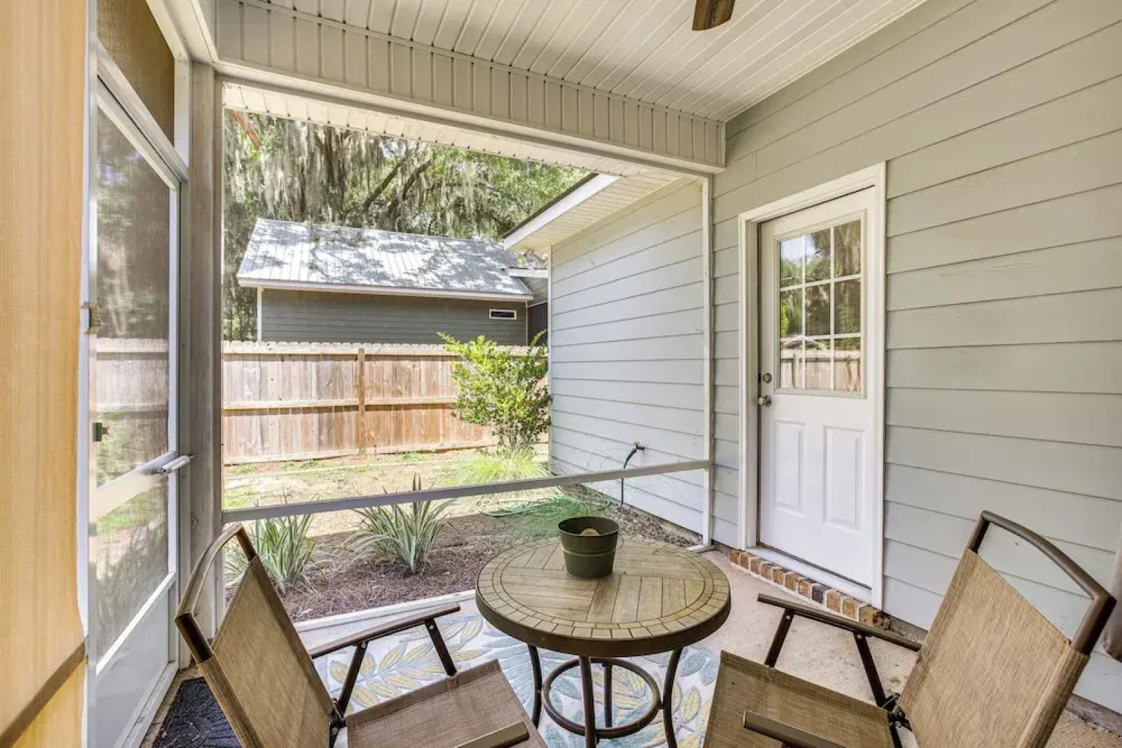 1 Mi to Riverfront: Darien Family Home