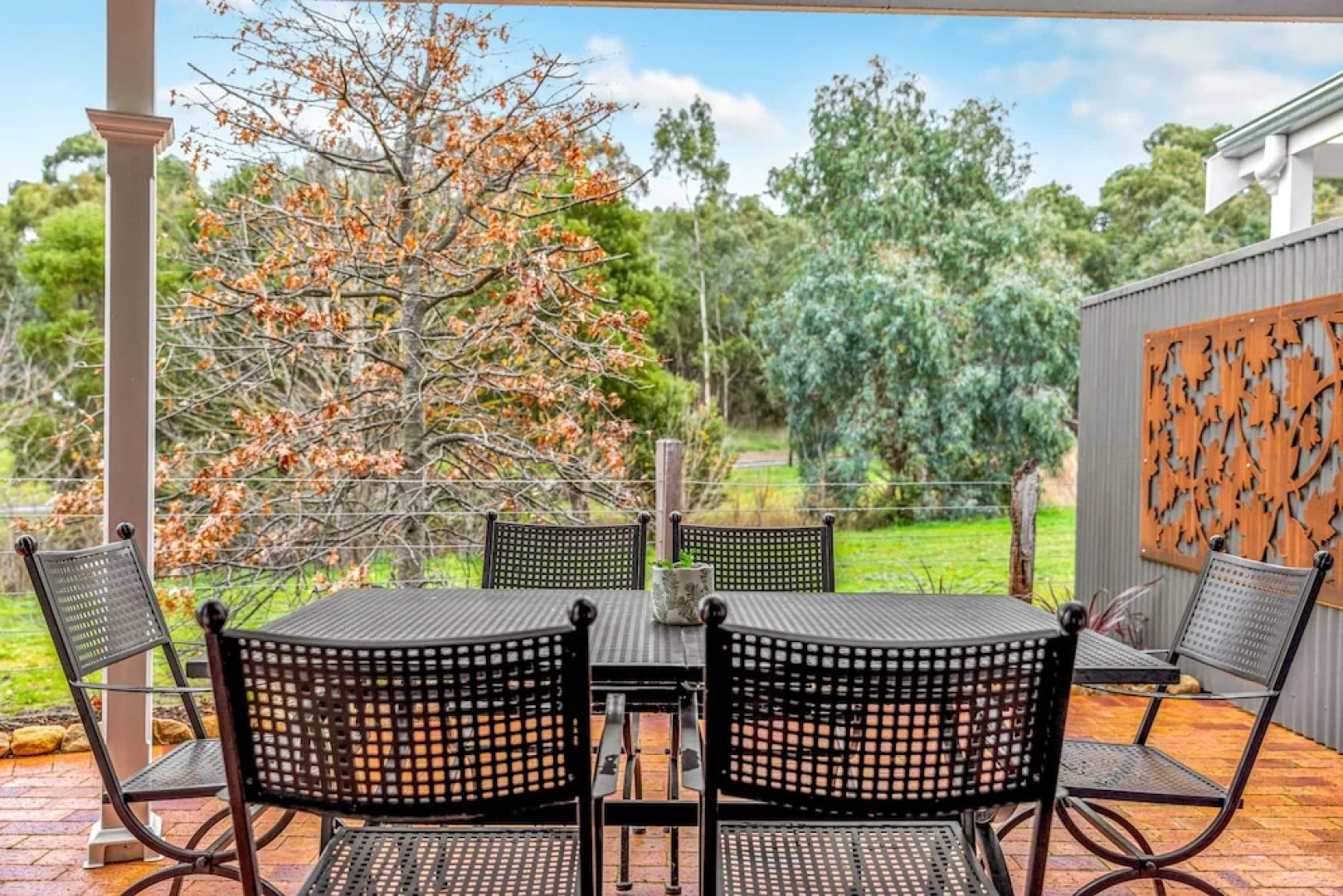 Grandview Accommodation - The Elm Tree Apartments