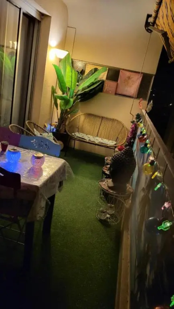 Chaleureux appart 2 pièces entièrement rénové.