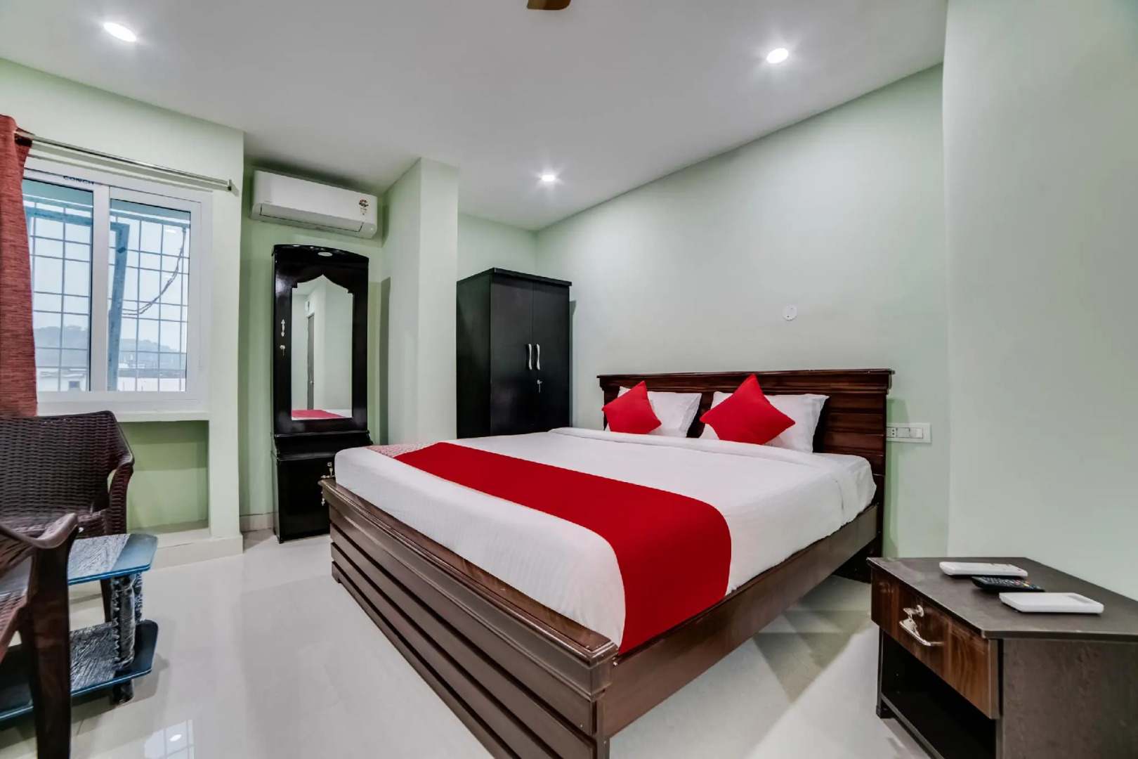 OYO 37003 Hotel Shreshta Inn