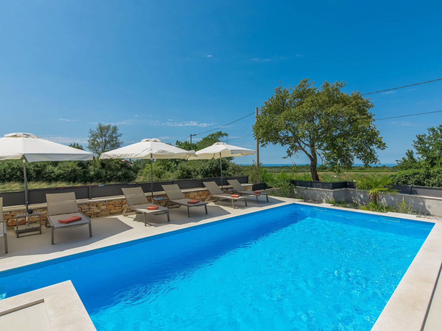 Holiday House  with private pool in a quiet location with garden and grill