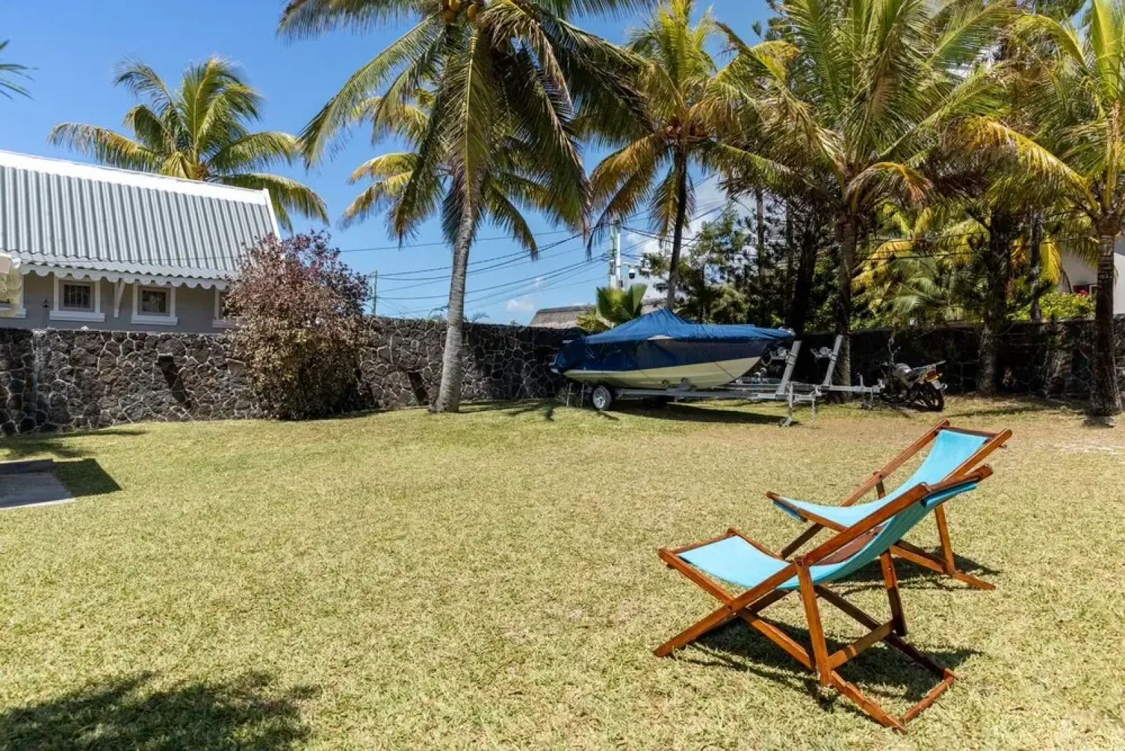 Veloutier Blanc Beachfront Villa by StayMauritius