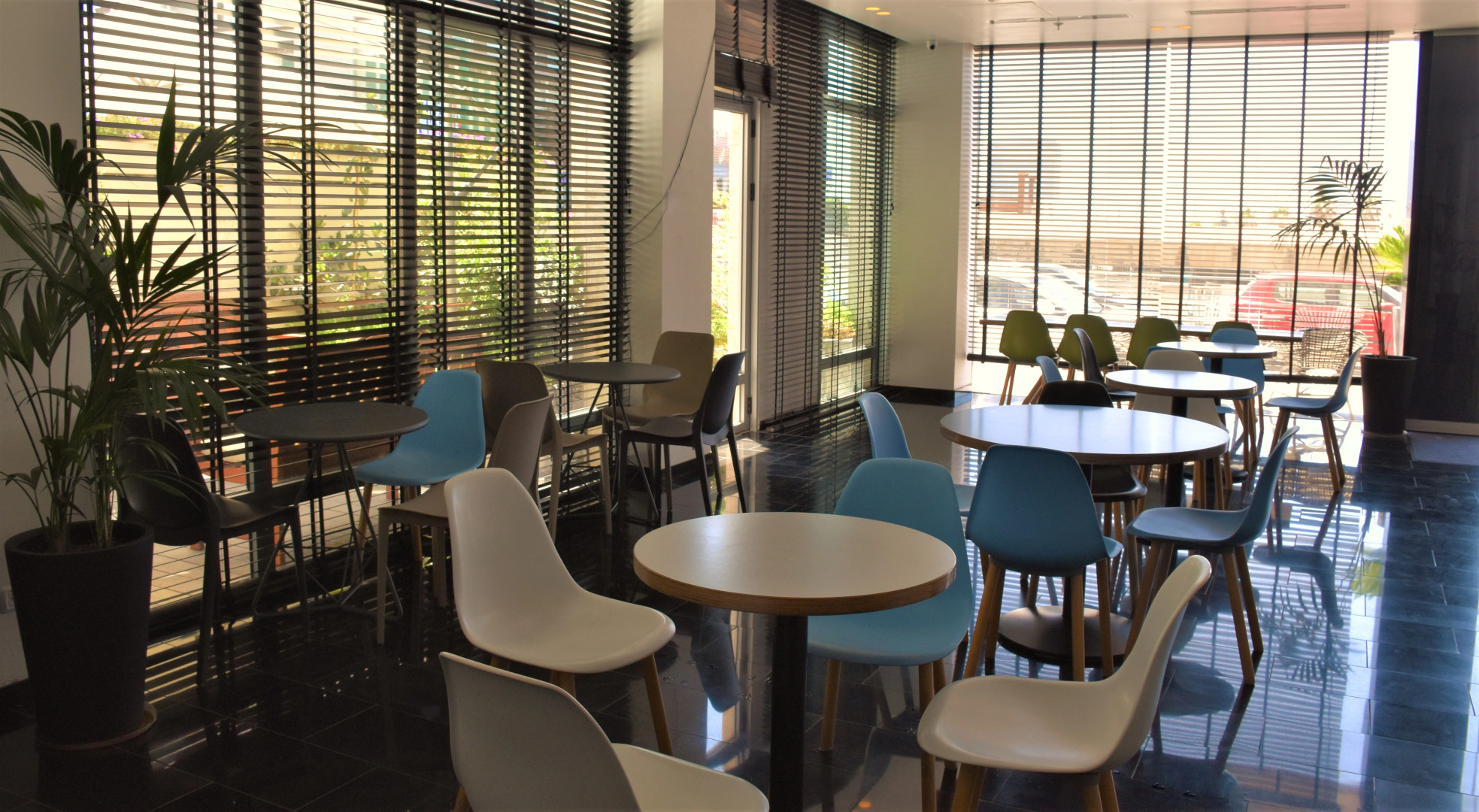 Sea Side by Zvieli Hotels