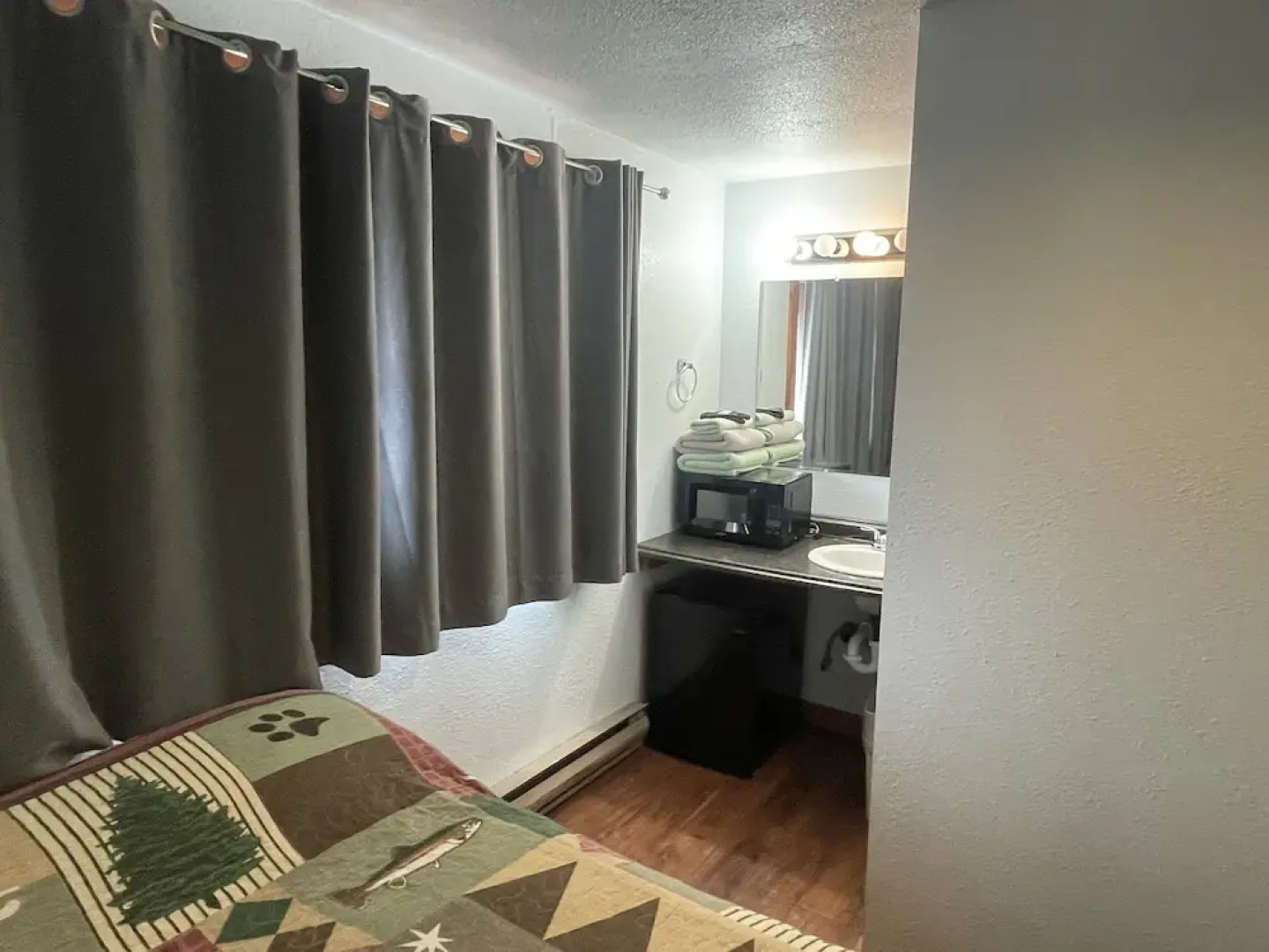 Brown Bear Saloon and Hotel