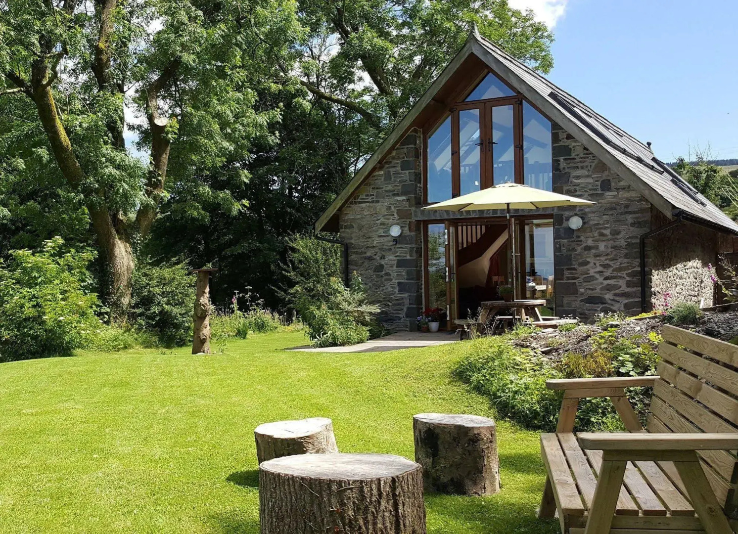 Nant yr Onnen B&B and Ysgubor Holiday Cottage