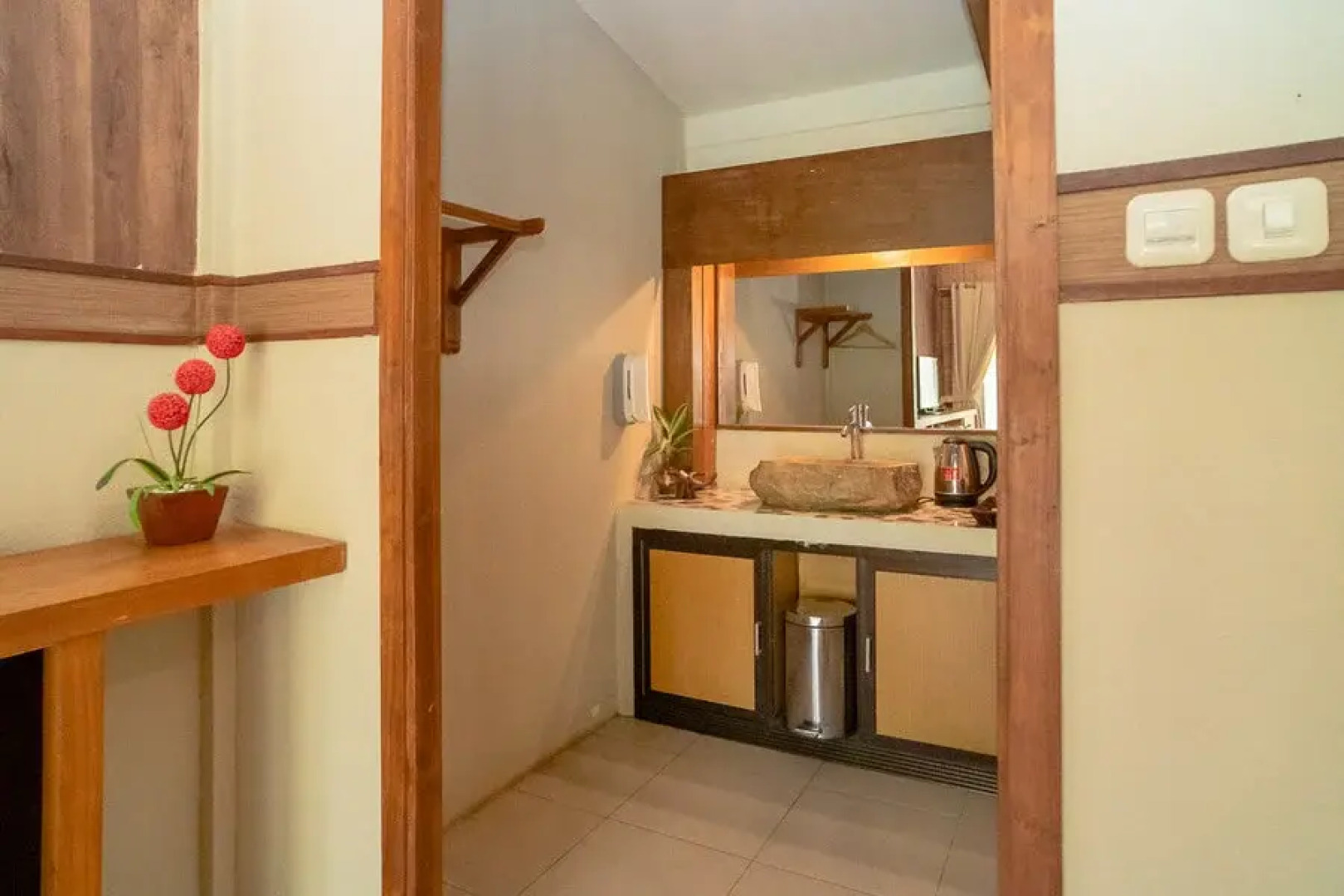 RedDoorz Plus @ Raya Senggigi Lombok