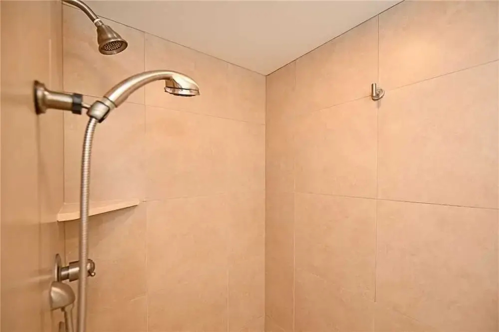 Papakea D304 by RedAwning