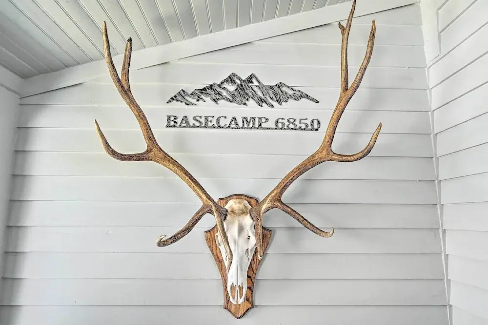 Stylish Basecamp 6850' Near Downtown Williams!