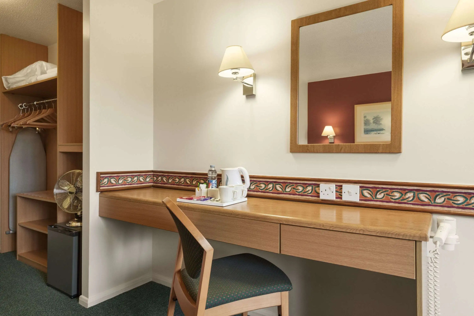 Days Inn by Wyndham Michaelwood M5