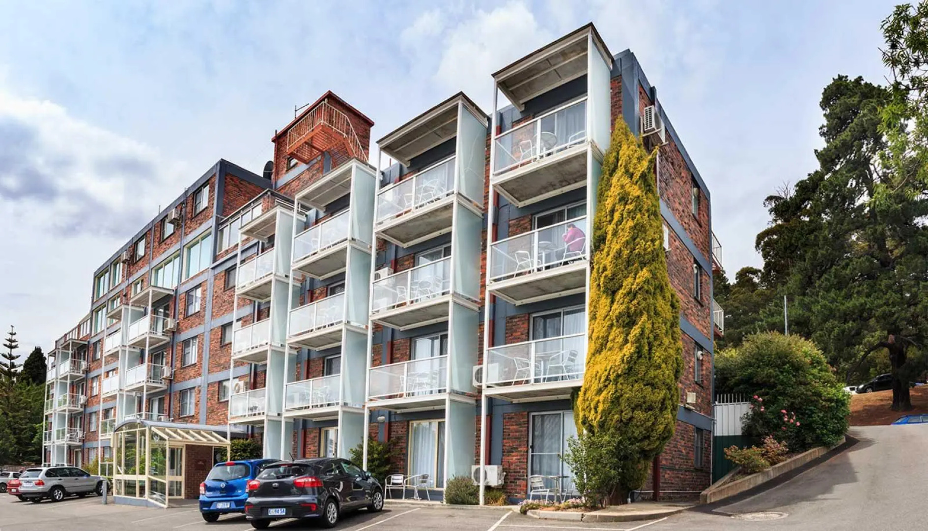 Adina Place Motel Apartments