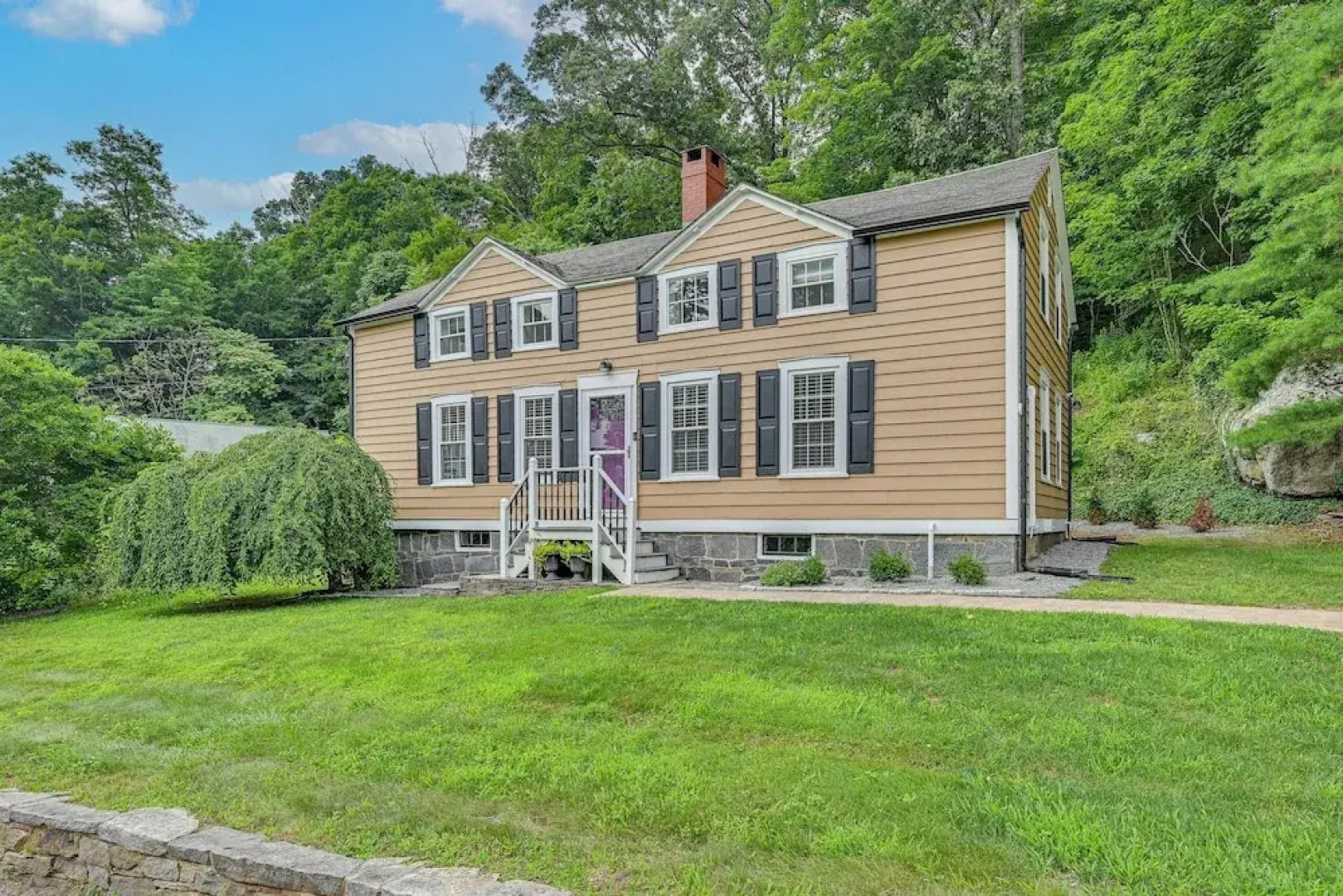 Cottage-chic Retreat < 1 Mi to Connecticut River!