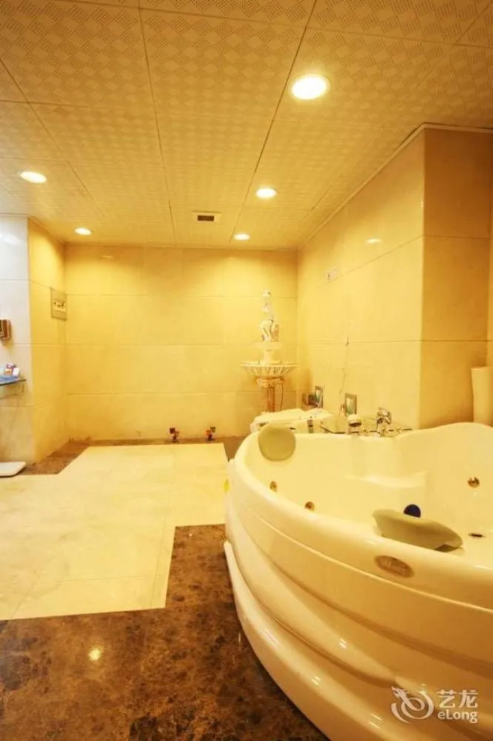 Century Plaza Qidu Hotel