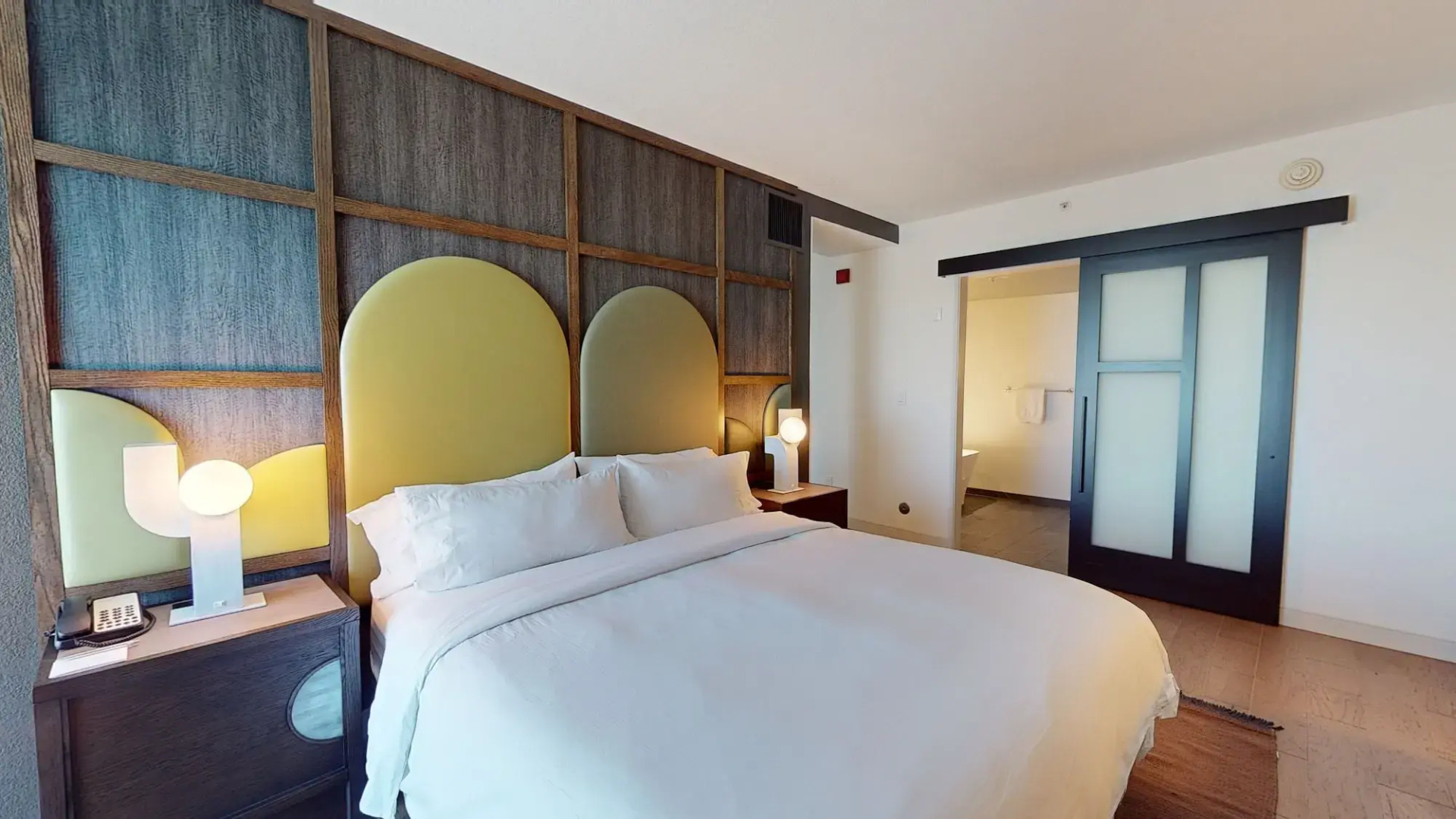 Renaissance® Phoenix Glendale Hotel & Conference Center