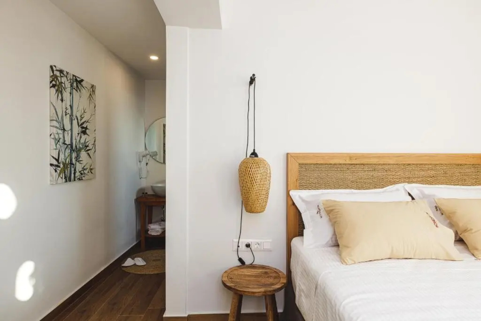 Bohemian Villas with Private Infinity Pool, Jacuzzi & Seaview, 15min from City Center