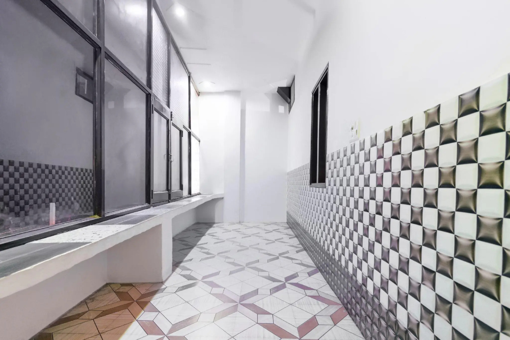 OYO 7609 Hotel Dolphin