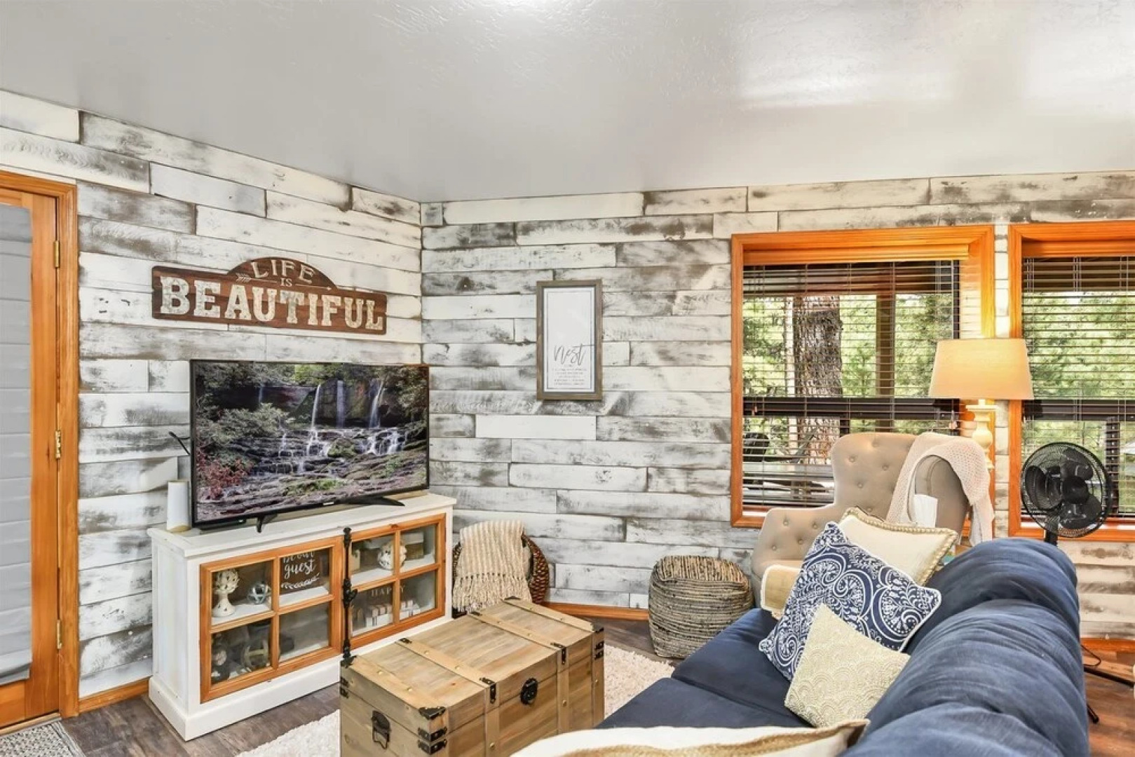 Cozy Hilltop Retreat