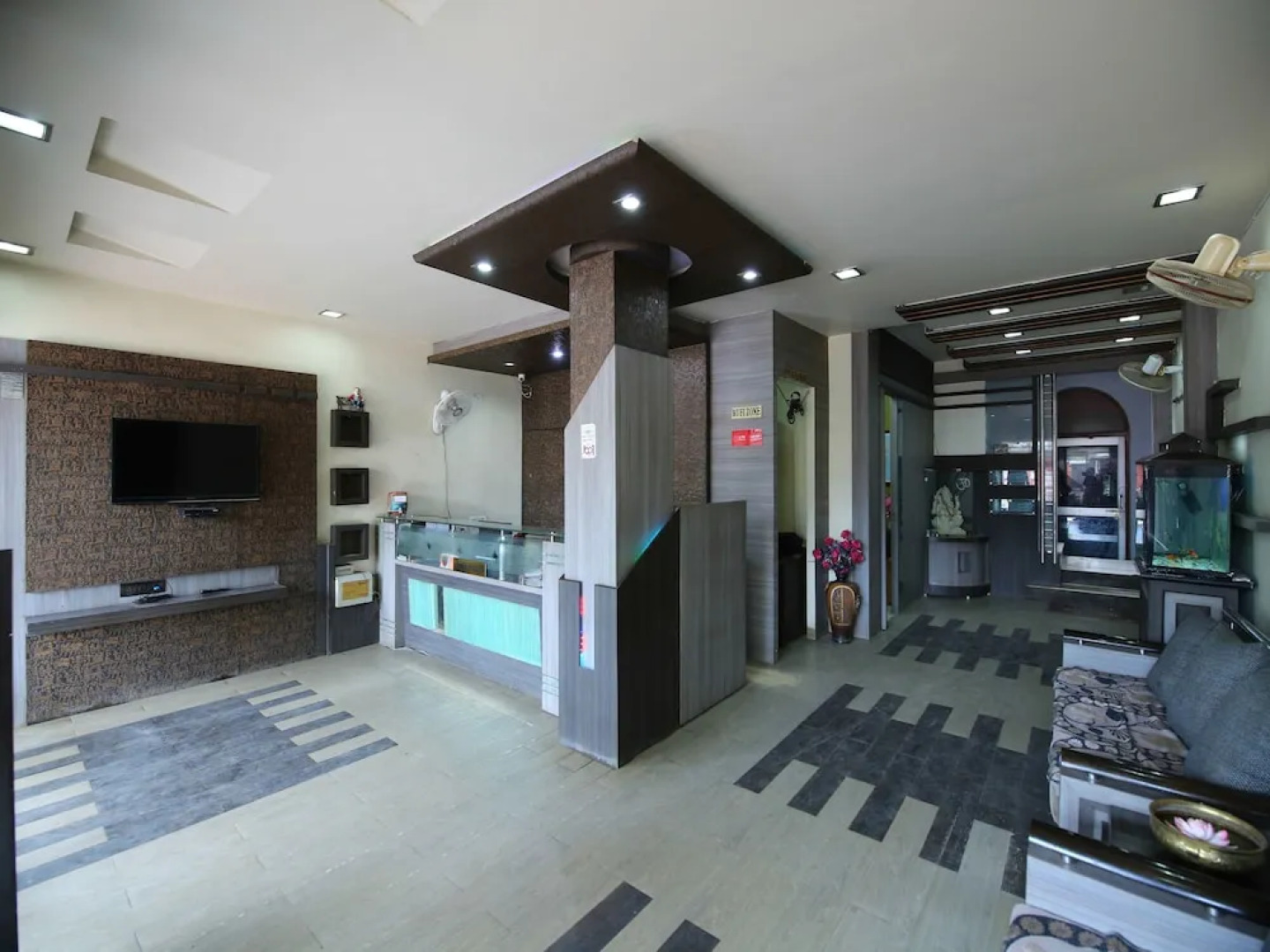 OYO 15887 Hotel Kanak