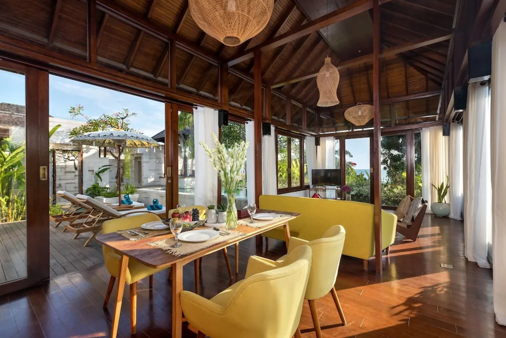 Fascinating Beachfront 2 Br Villa in Seminyak