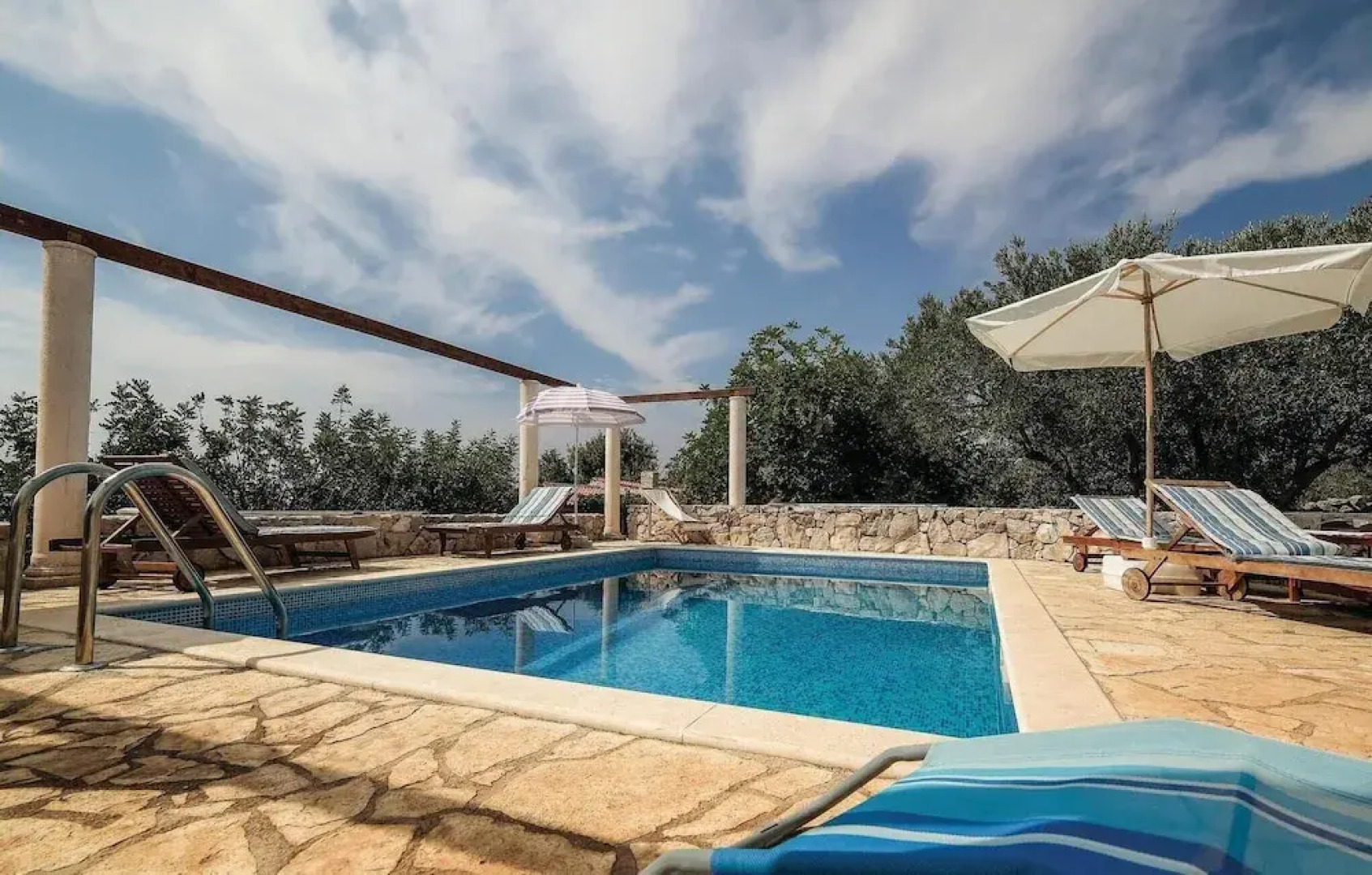 Beautiful Home in Drvenik Mali With Wifi and 5 Bedrooms