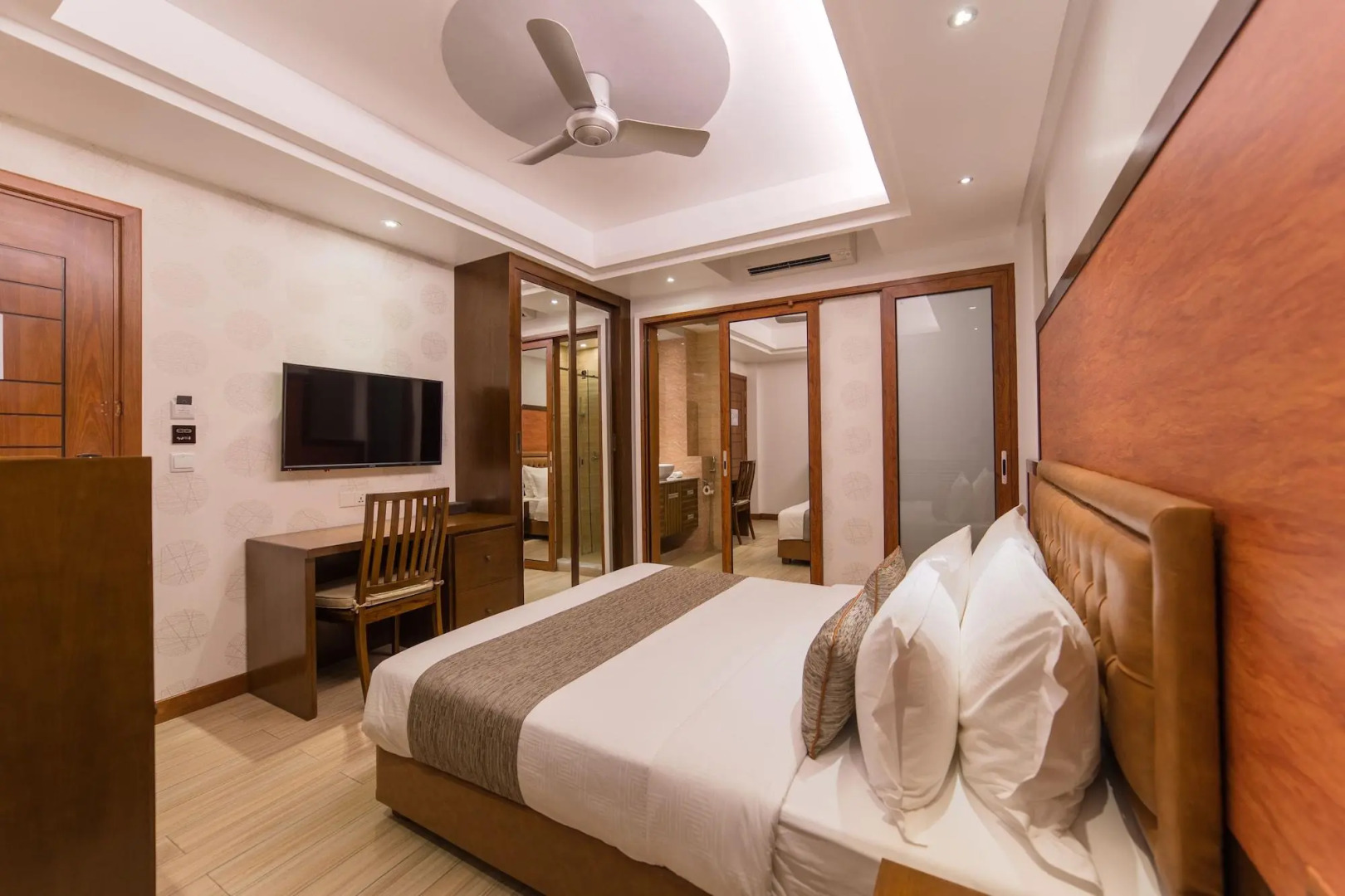 Отель Samann Host