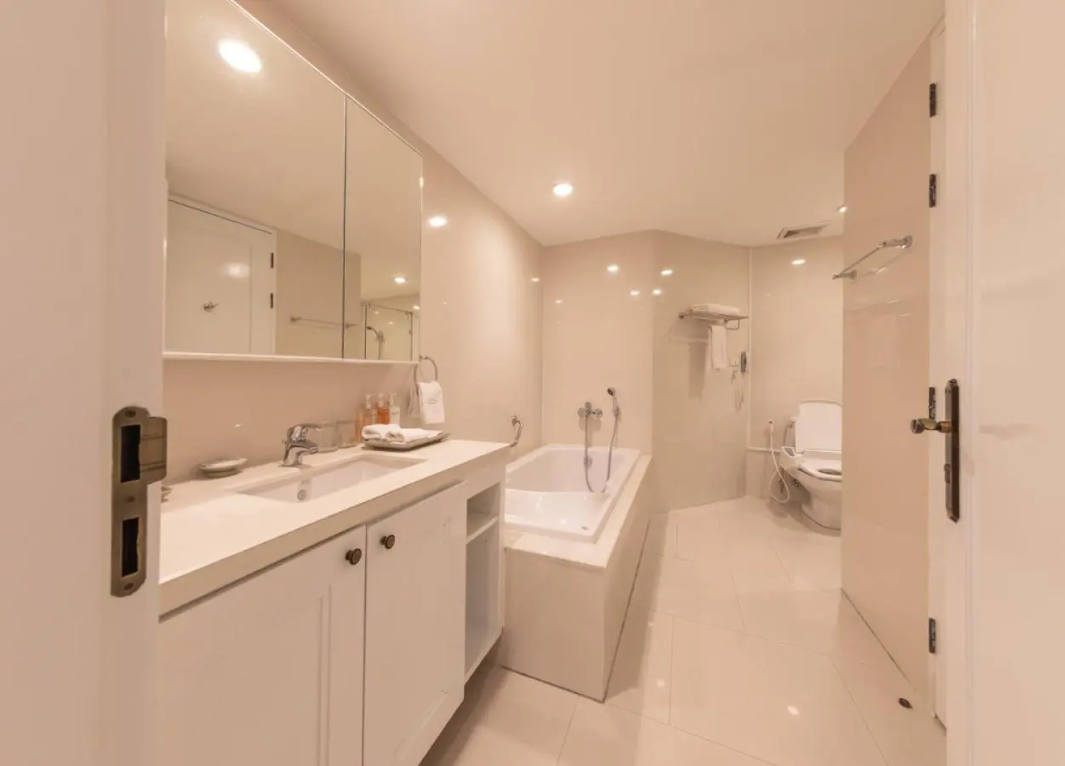Отель Centre Point Silom