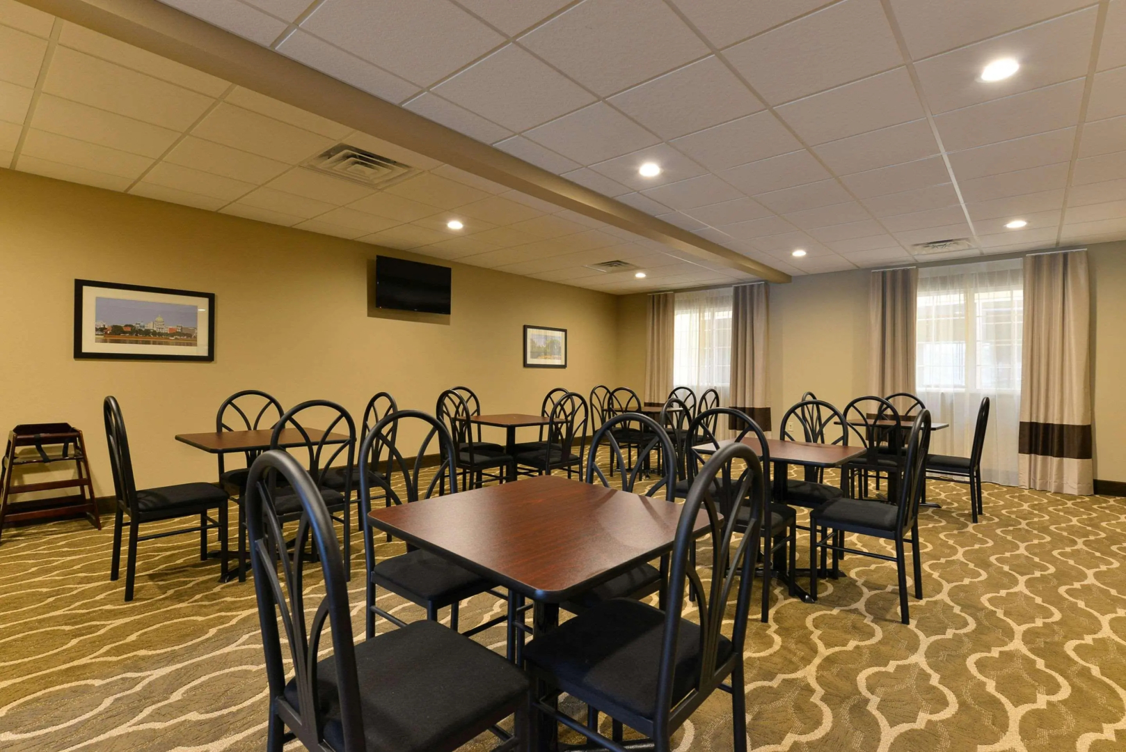 Days Inn & Suites by Wyndham Manheim Lebanon