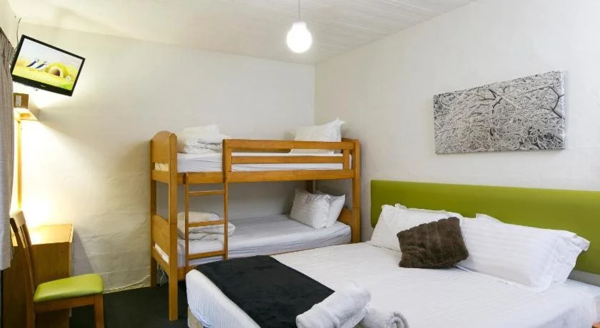 Trackers Falls Creek Lodge Accommodation