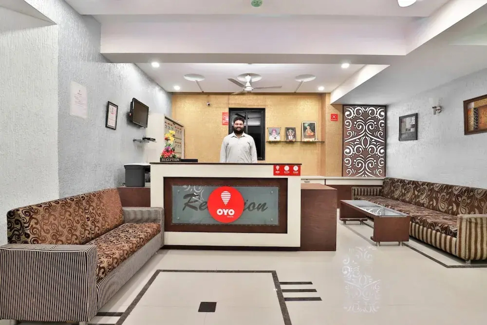 OYO 2389 Hotel The Grand Pritam