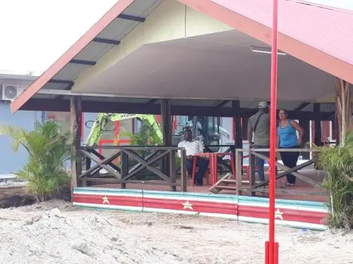 Rumanija's Airport Rooms