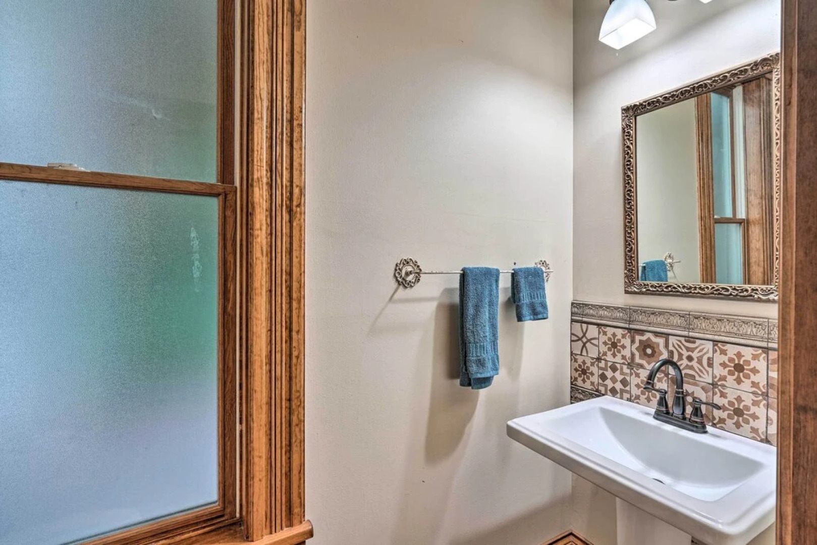 < 1 Mi to Downtown: Historic Dubuque Gem!