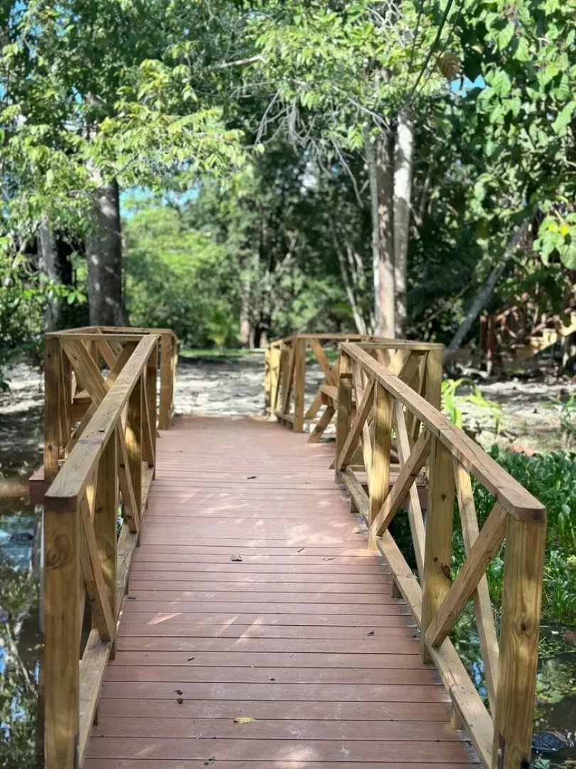 The Howler Riverside Retreat