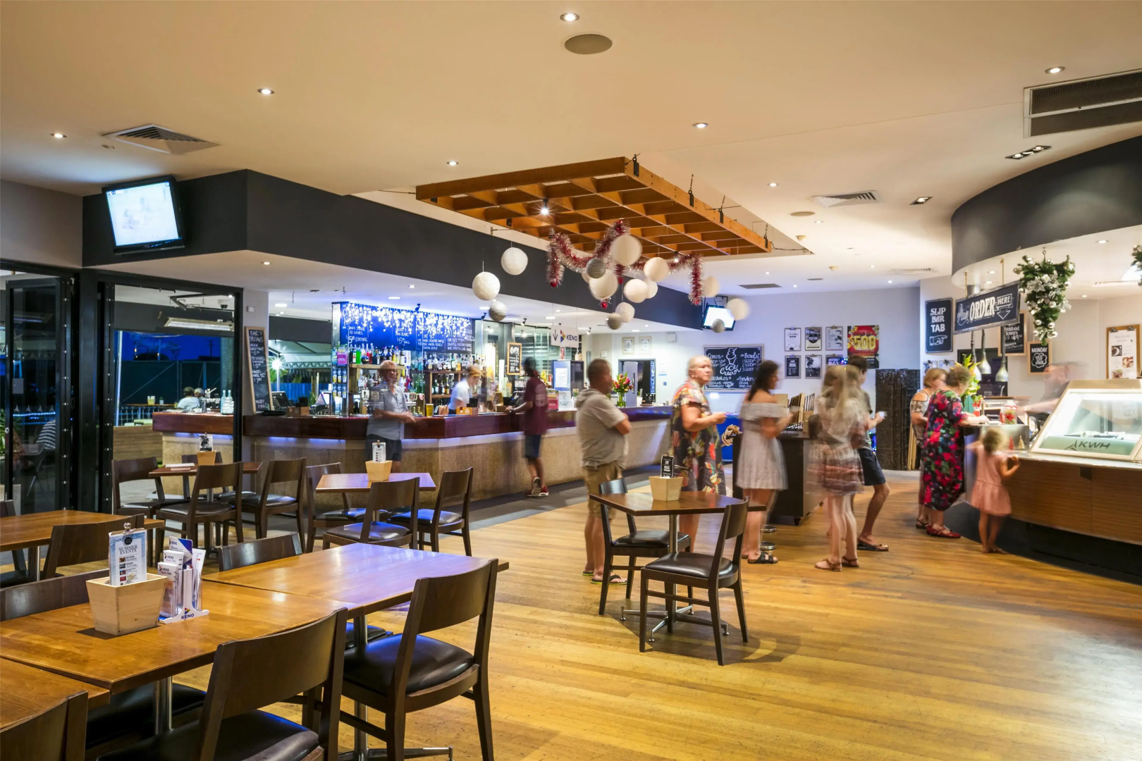 Nightcap at Kawana Waters Hotel