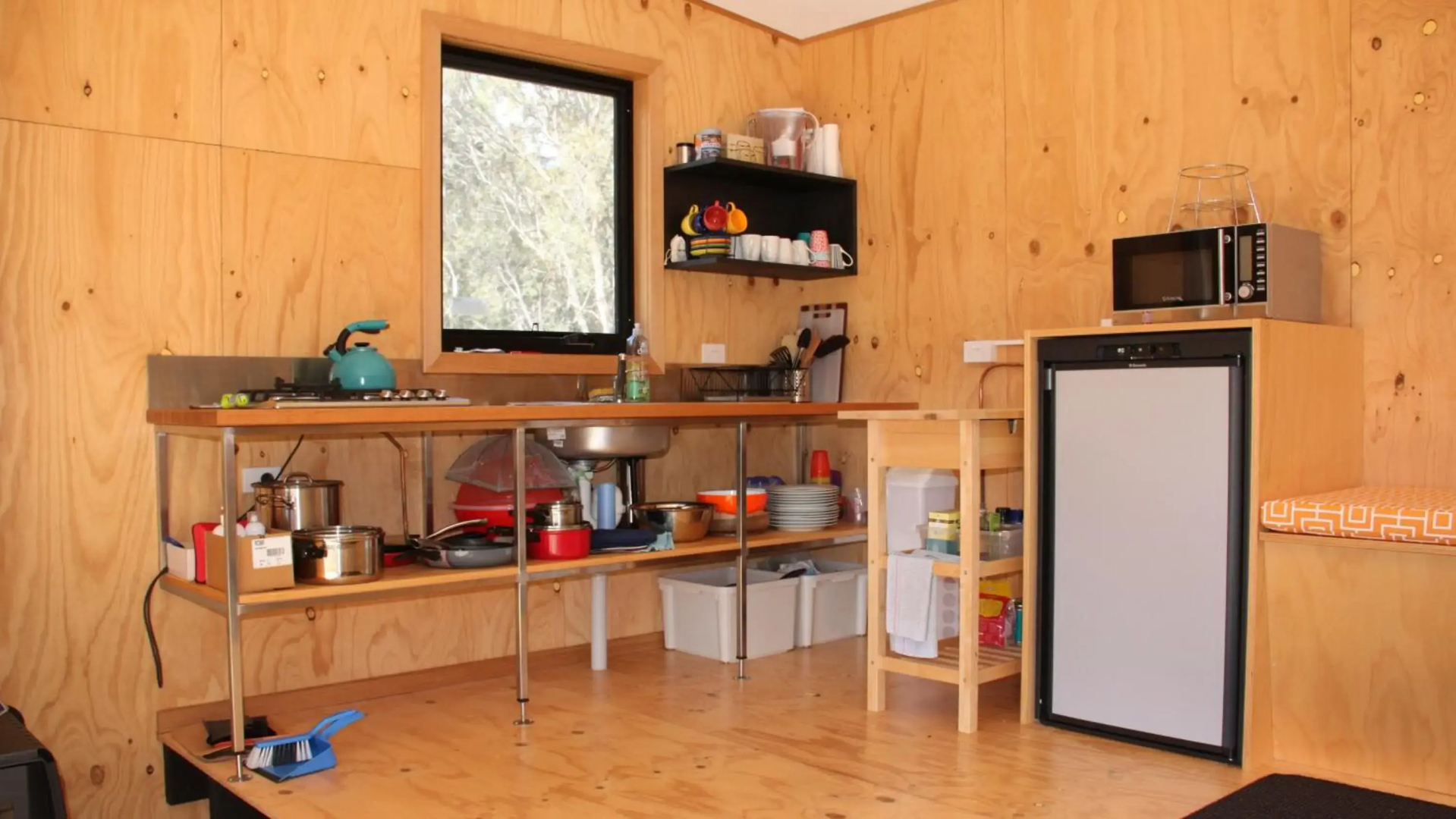 BAY OF FIRES ECO HUT off grid experience at Binalong Bay