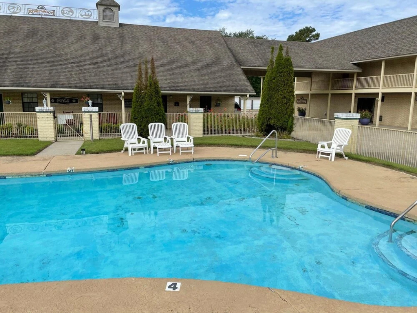 Riverwood Inn of Glenwood