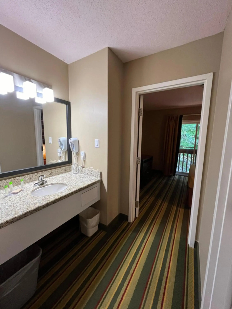 Jolly Roger Inn Resort