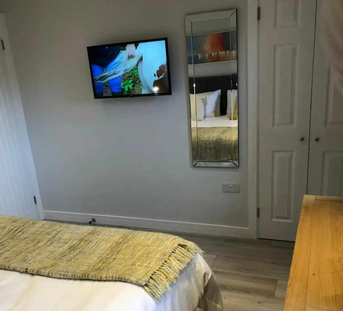 Thistledown Lodge! 5 minutes from beach!