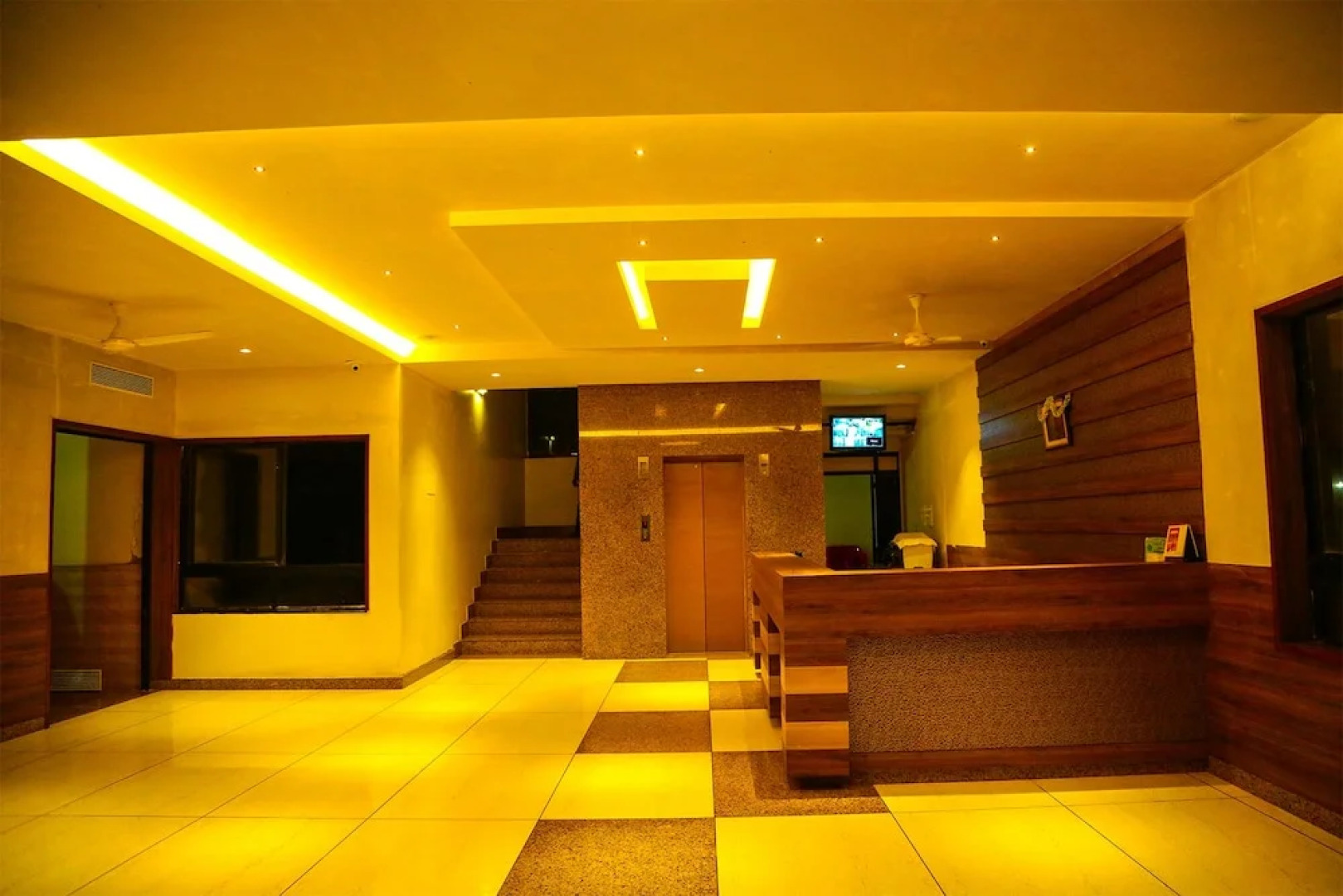 Iroomz Hotel Pawan