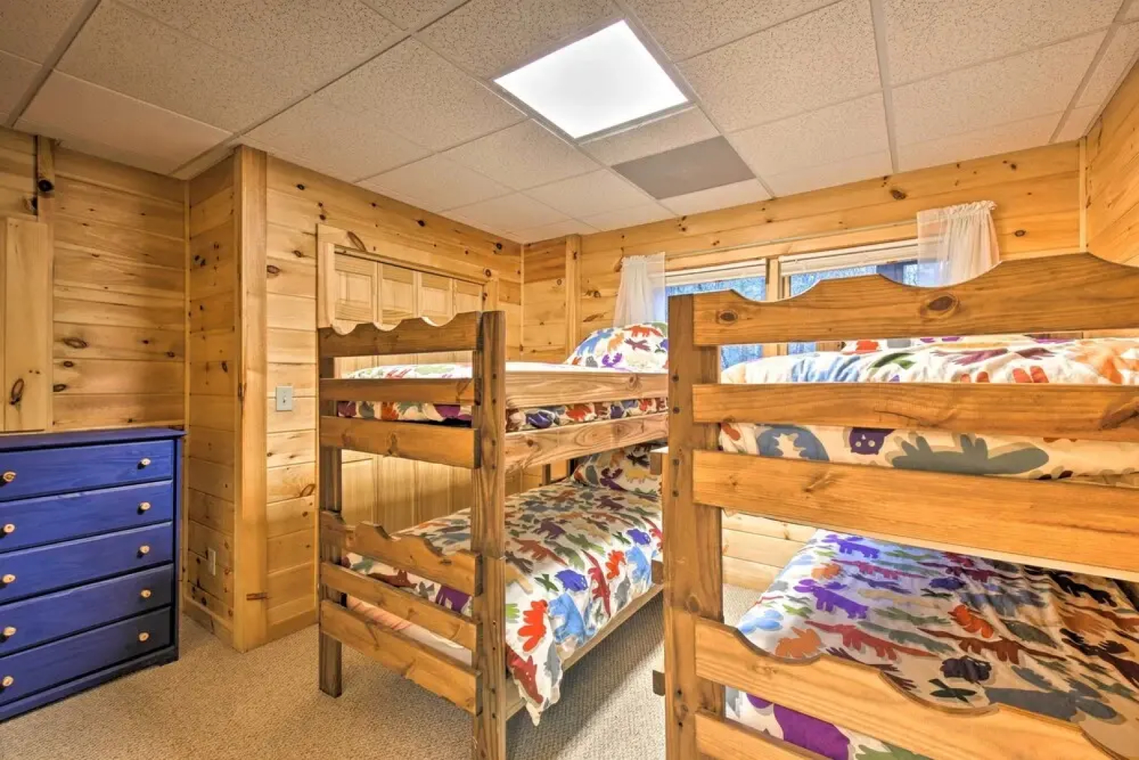 'long Pine Ridge' Cabin w/ Luxury Amenities!