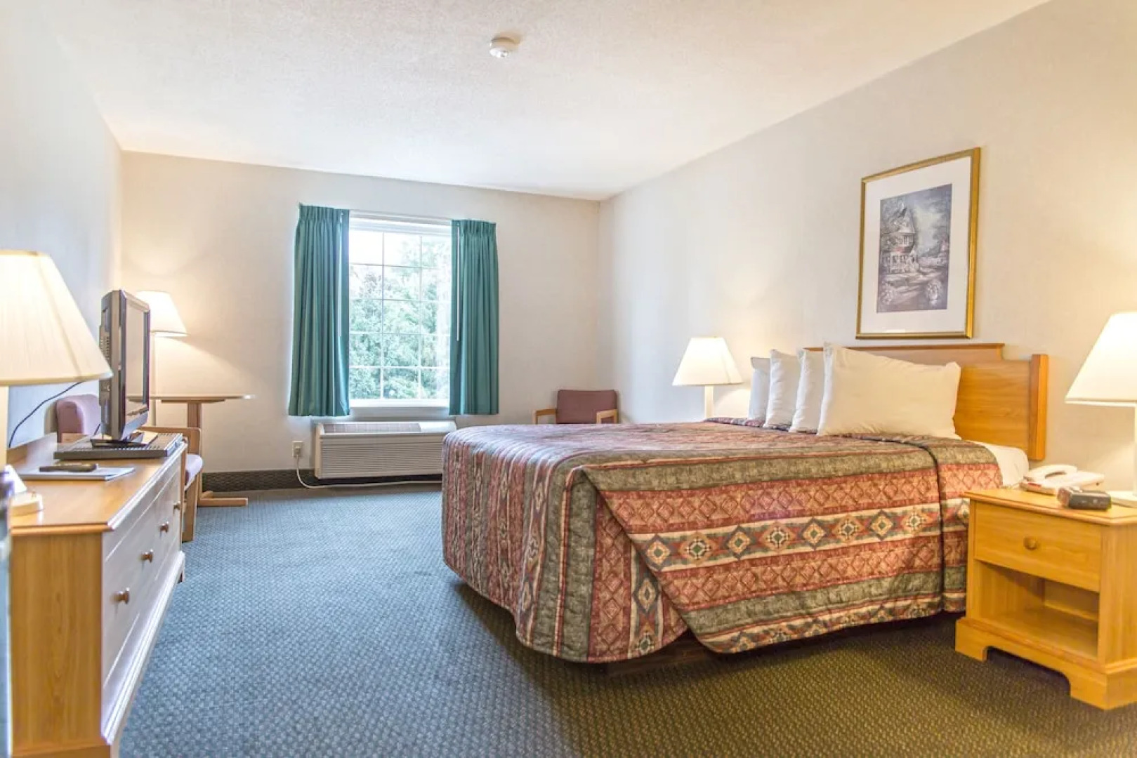 Econo Lodge Inn And Suites