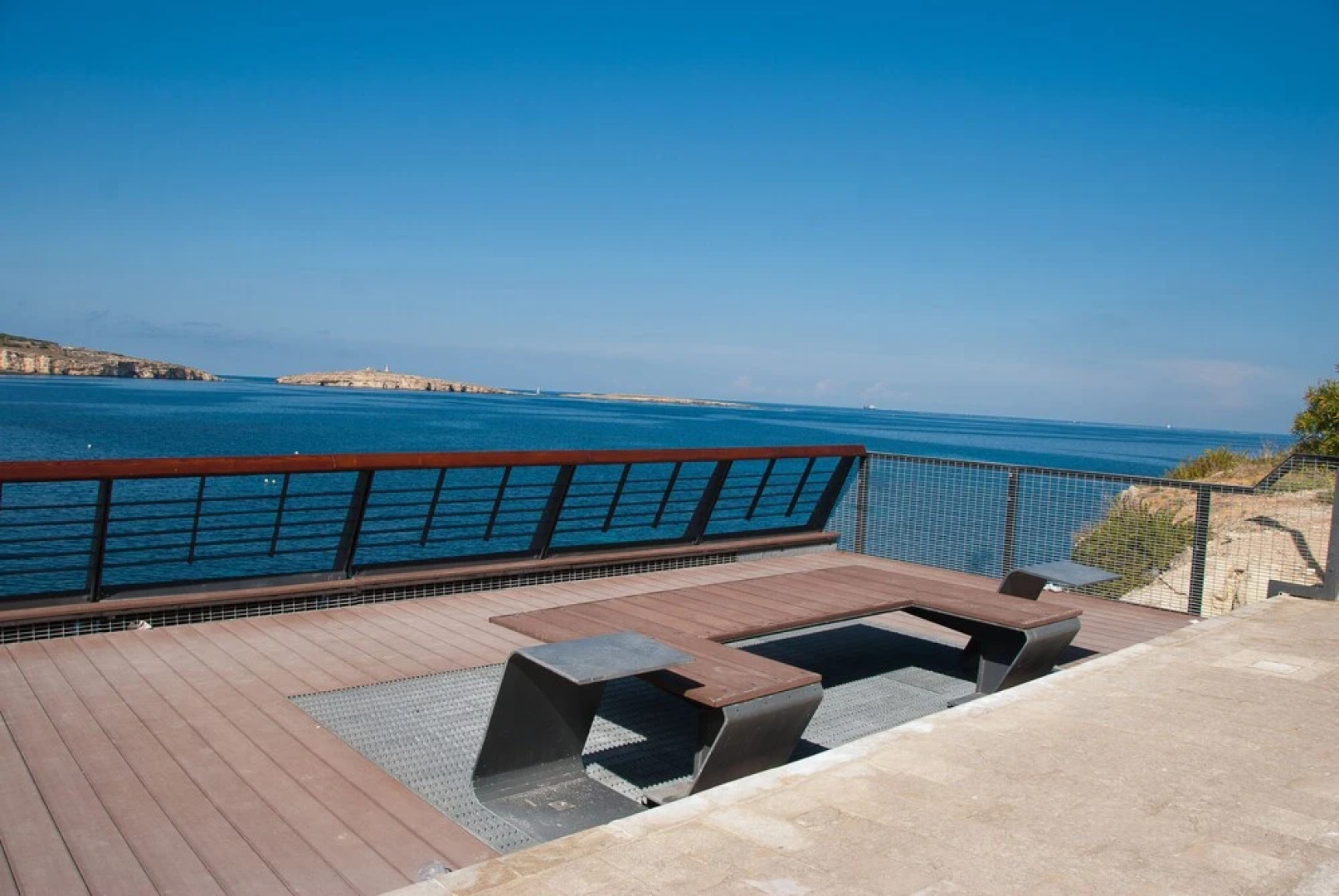 GetawaysMalta - Blue Harbour 3 Seafront Apartment in St. Paul’s Bay