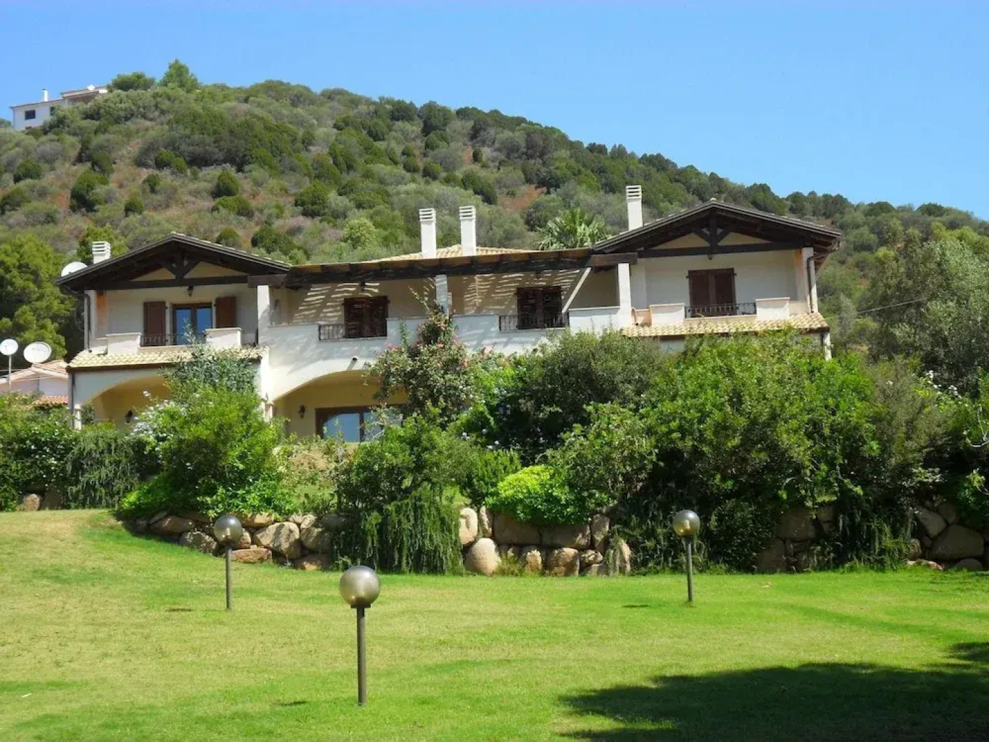 Villa With 3 Bedrooms in Chia, With Wonderful sea View, Furnished Garden and Wifi - 800 m From the Beach