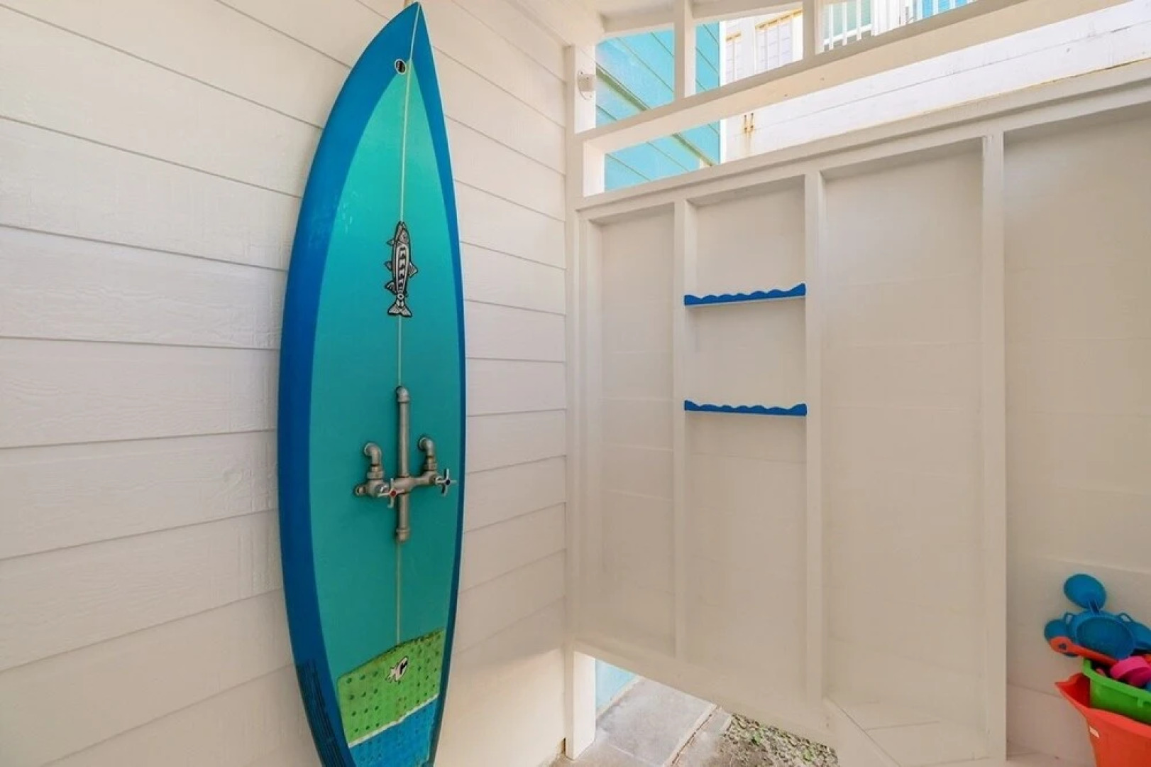 A Texas Star 3 Bedroom Home by RedAwning