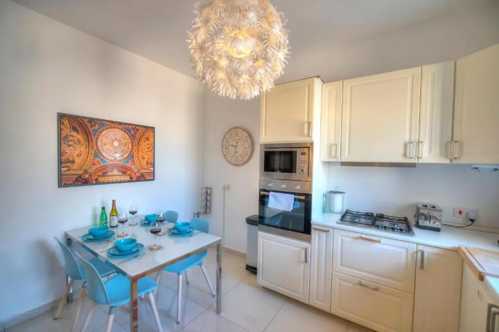 Charming 2 bedroom apartment close to Junior College ETUS1-1