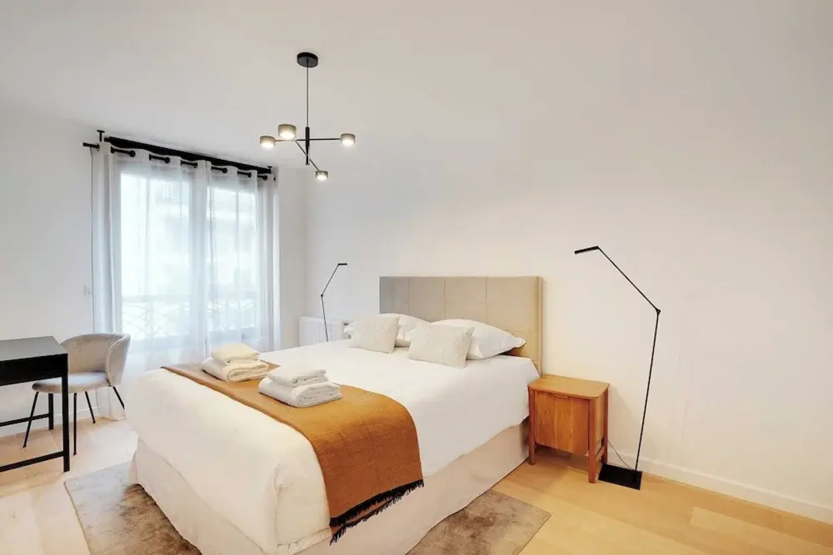 Sleek Apartment in Levallois-perret