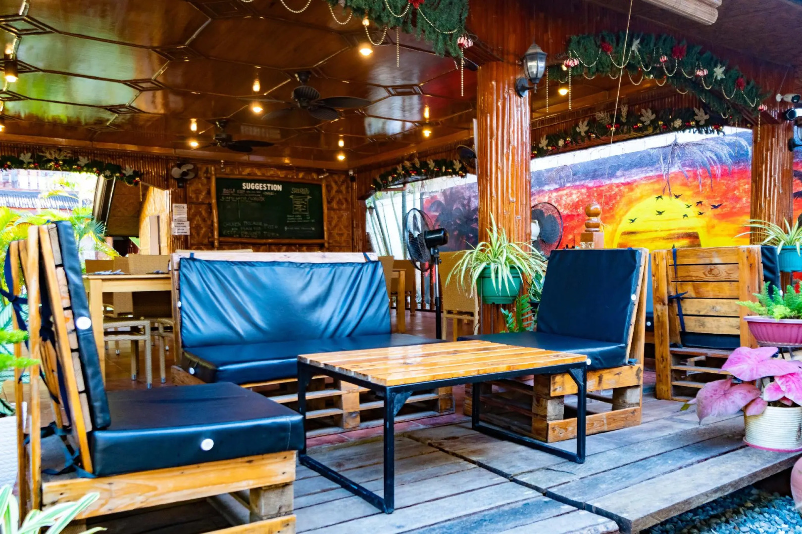 Coucou Bar Hotel and Restaurant