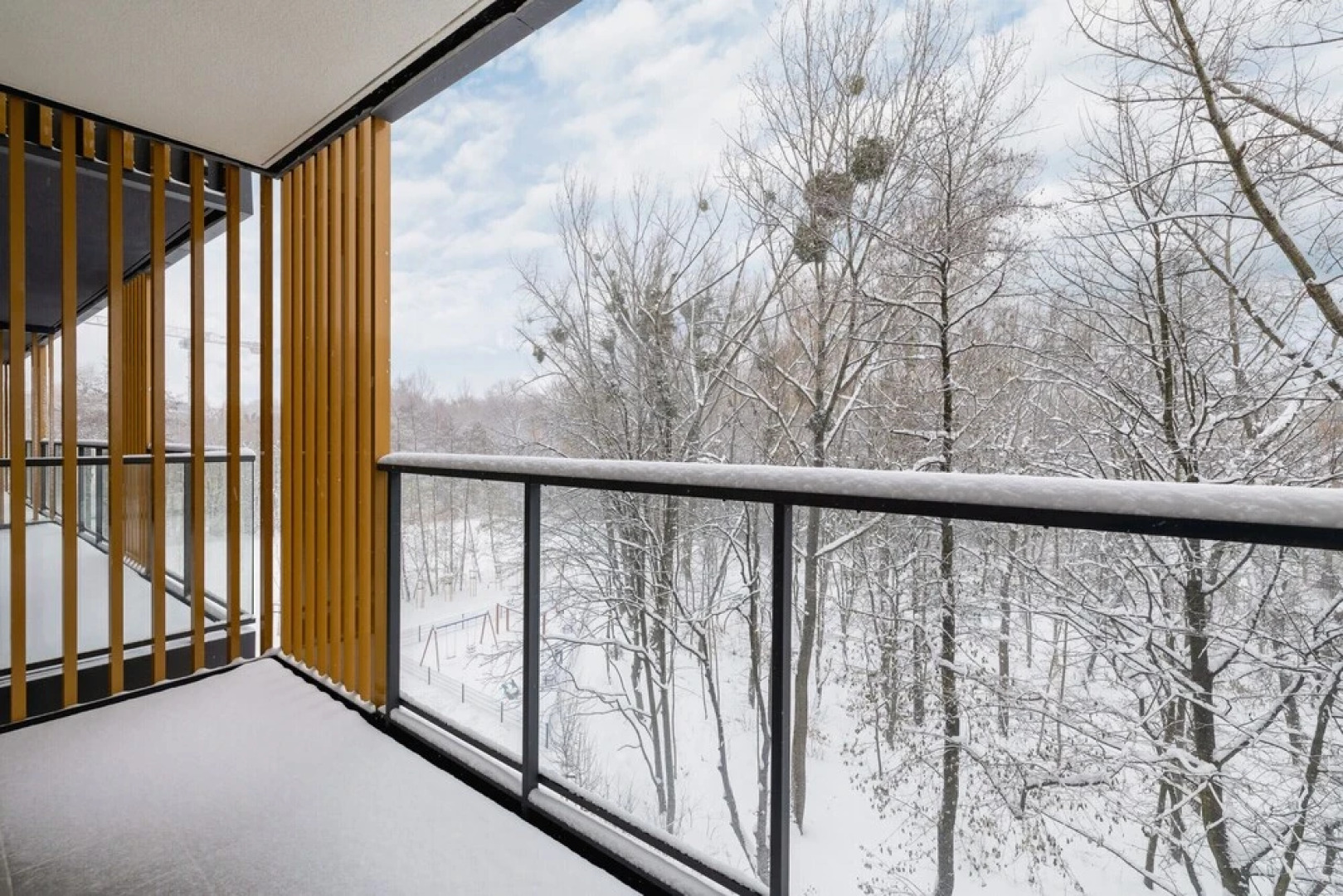 Apartament Otoczony Zielenią by Renters