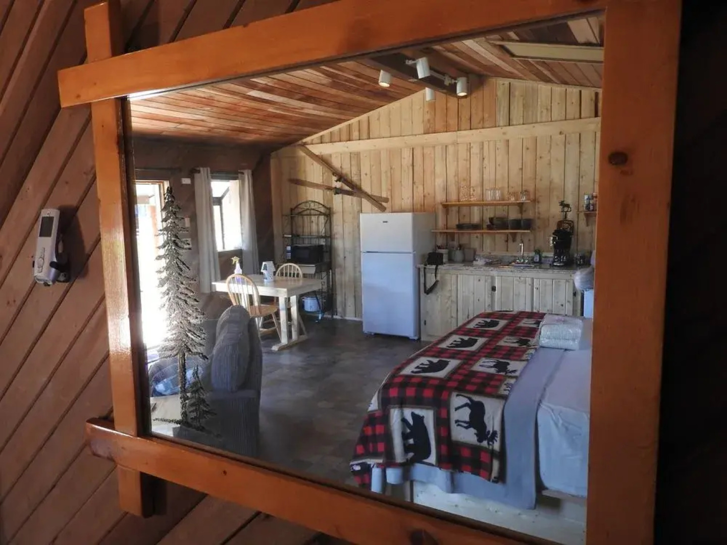 Foothills Lodge and Cabins