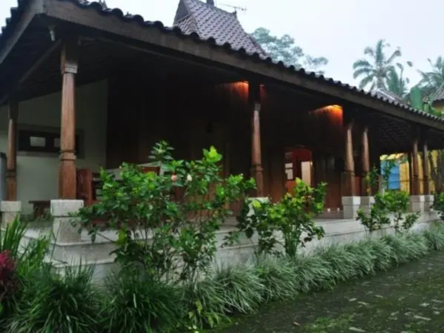 Raffles Holiday Hotel