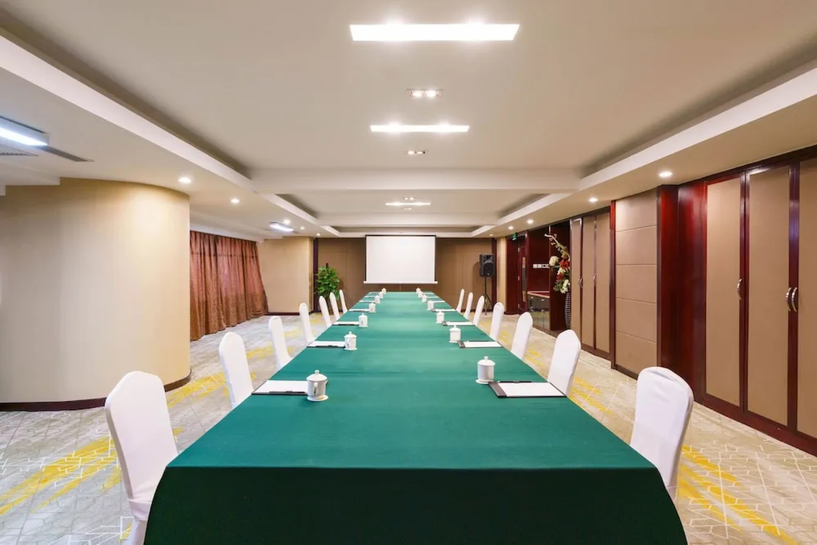 Oasis Grand Hotel
