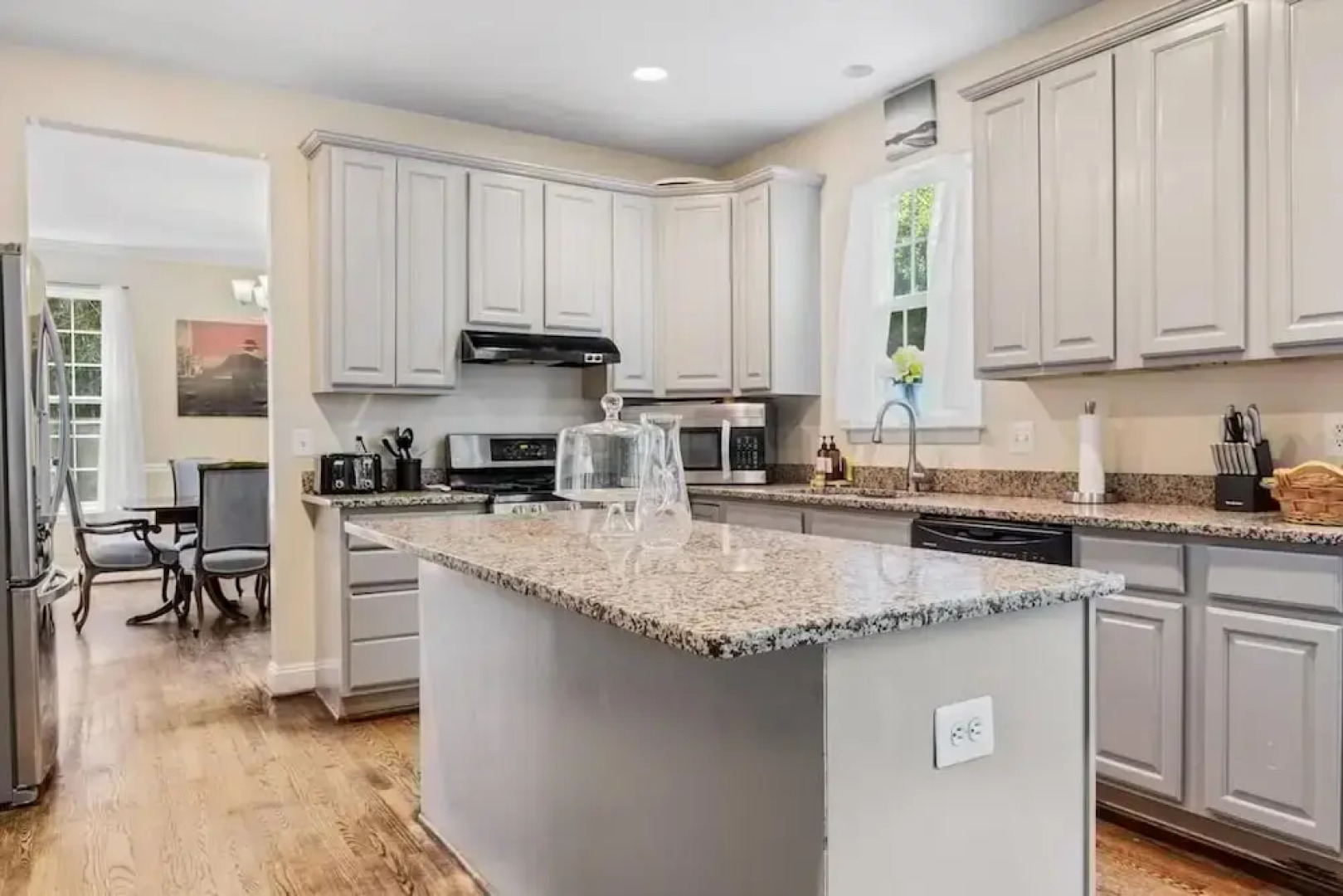 Entire 4 BR in Beloved DC Area Takoma Park